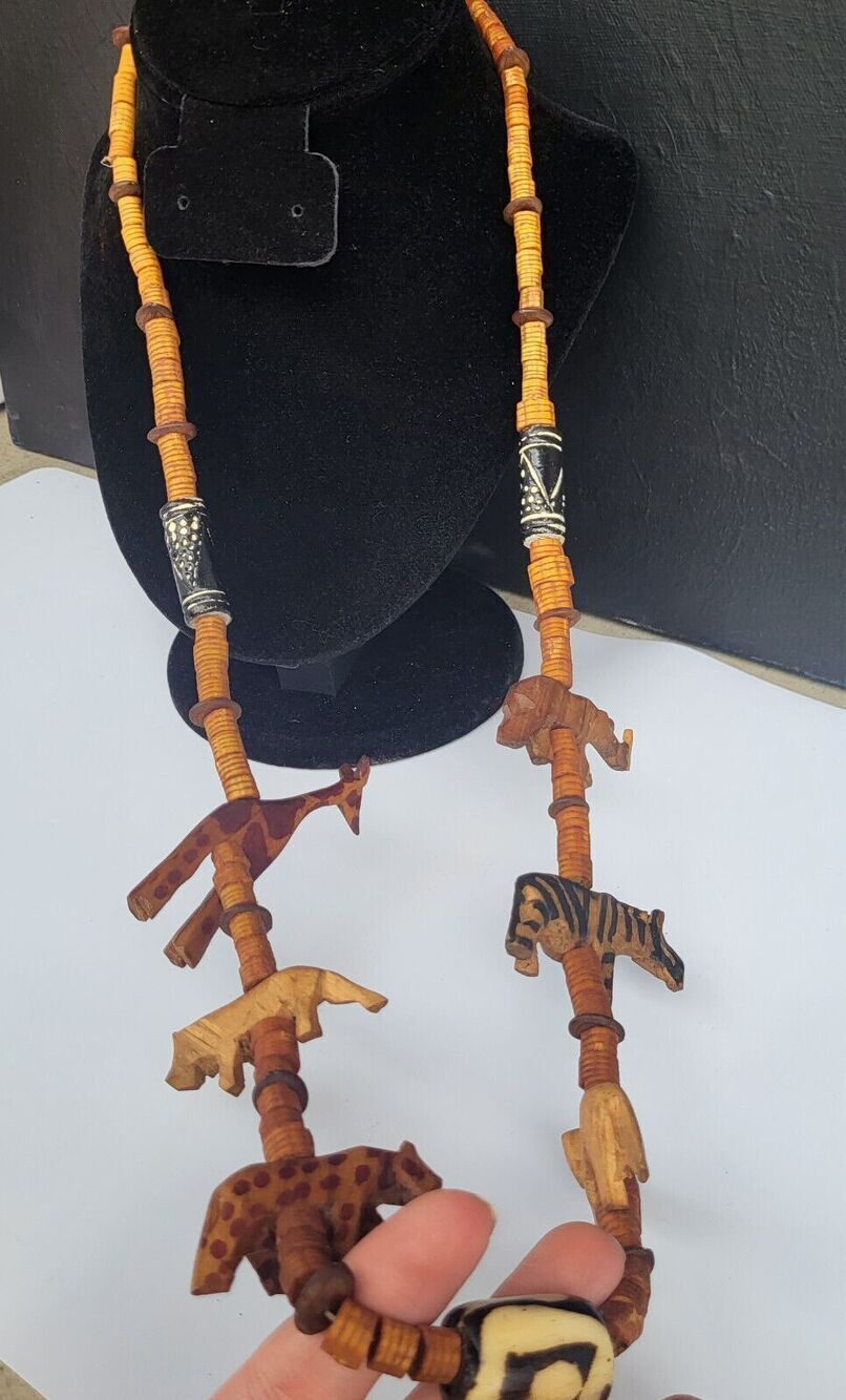 Vintage Women’s Wooden Beaded Necklace Hand Carved Animal Figures 35" - Picture 3 of 5